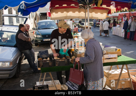 Mercato a Vic Fezensac - Sud della Francia Foto Stock