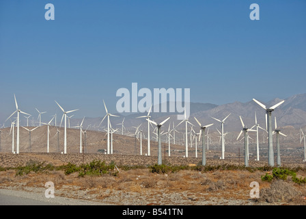 Fattoria eolica, turbine, North Palm Springs, CA, San Gorgonio Pass, Coachella Valley , la turbina eolica Foto Stock