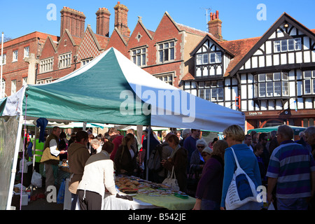 Regno Unito west sussex arundel una torta di stallo in mensili del mercato degli agricoltori Foto Stock