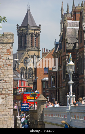 Centro di York su Ponte Lendal tour bus Yorkshire Inghilterra Luglio 2008 Foto Stock