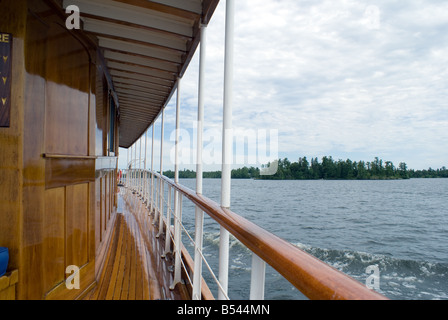 Open yacht deck Lago dei boschi Ontario Foto Stock