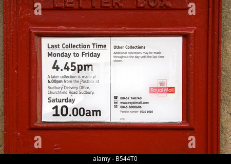 Tempo di raccolta su un Royal Mail postbox Foto Stock