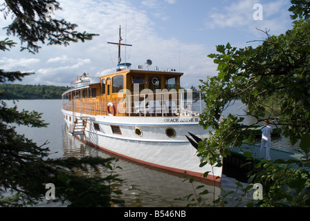 Luxury yacht ormeggiati a scudo canadese isola Foto Stock