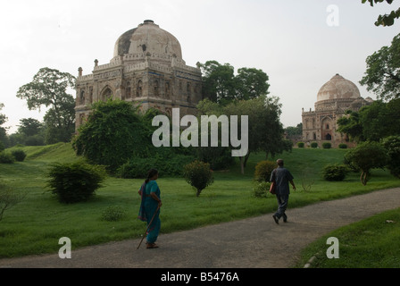 La bara gumbad o grande cupola in Lodhi gardens in New Delhi. Foto Stock