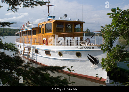 Luxury yacht ormeggiati a scudo canadese isola Foto Stock