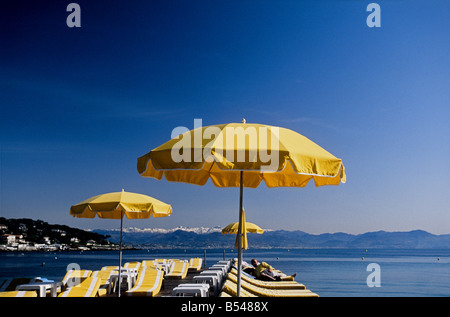 Spiaggia privata a Antibes Cape Alpes-maritimes 06 French Riviera Cote d Azur PACA Francia Europa Foto Stock