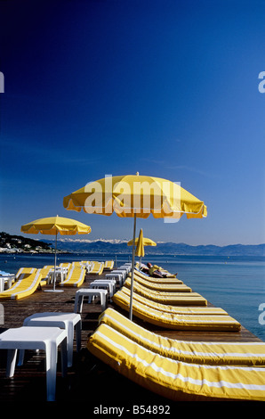 Spiaggia privata a Antibes Cape Alpes-maritimes 06 French Riviera Cote d Azur PACA Francia Europa Foto Stock