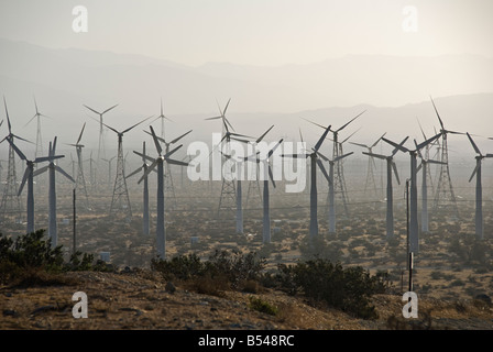 Fattoria eolica, turbine, North Palm Springs, CA, San Gorgonio Pass, Coachella Valley , la turbina eolica Foto Stock