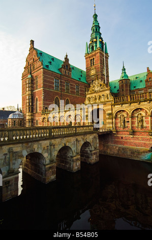 Frederiksborg Slot a castello reale in Hillerød vicino a Copenaghen a Copenaghen in Danimarca Foto Stock