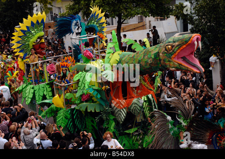 Galleggiante in uk 2008 Londra carnevale di Notting Hill è uno dei più grandi street party in tutto il mondo Foto Stock