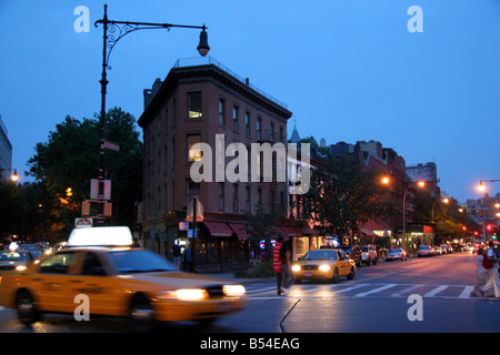 Giallo New York taxi a Greenwich Village Manhattan Foto Stock