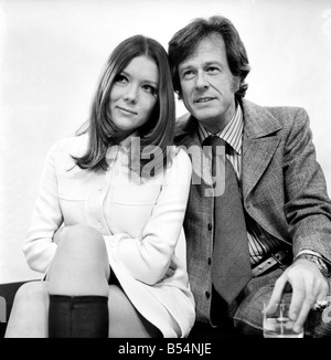Attrice cinematografica Diana Rigg lasciato l'aeroporto di Heathrow ...