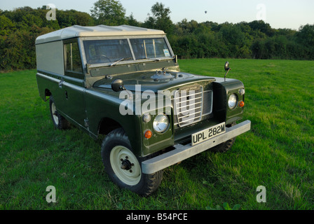 Molto originale e storico degli anni settanta Land Rover Serie 3 LWB Hardtop. Visto presso la collezione Dunsfold Open Day 2006. Foto Stock