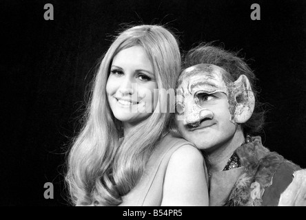 Sadler's Wells Opera Company farà storia TV su Giovedì, 4 Dicembre quando quel giorno a due colori spot pubblicitari thei Foto Stock