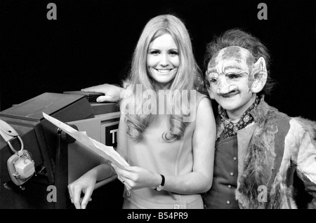 Sadler's Wells Opera Company farà storia TV su Giovedì, 4 Dicembre quando quel giorno a due colori spot pubblicitari thei Foto Stock