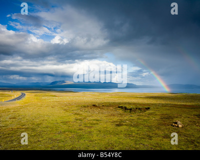 Rainbow oltre il parco nazionale di Þingvellir Suðurland Islanda Foto Stock