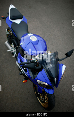 Una Yamaha R6 motociclo è visto a Donington Park il circuito di gara nel Nottinghamshire, Regno Unito Foto Stock