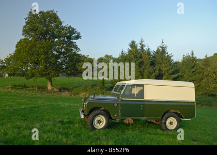 Molto originale e storico degli anni settanta Land Rover Serie 3 LWB Hardtop. Visto presso la collezione Dunsfold Open Day 2006. Foto Stock