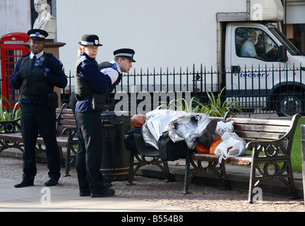 PCSO s e il barbone Foto Stock