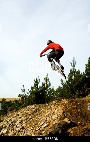 Mountain bike trail rider Glyncorrwg mountain bike parco ricreativo Afan Valley South wales Foto Stock