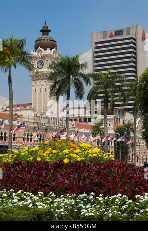 In stile moresco palazzo del Sultano Abdul Samad situato di fronte a piazza Merdeka è sormontato da un 40 m a forma di cupola di clock tower, Kuala Lumpur, Malesia Foto Stock