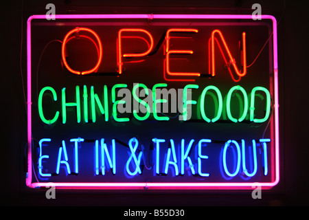 Insegna al neon per cibo cinese dicendo aperto Foto Stock