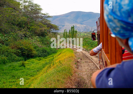 Il viaggio su Chaski Antawa (Messenger treno), nei pressi di Ibarra, Ecuador Foto Stock