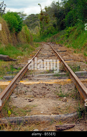 Linea ferroviaria nei pressi di Ibarra, Ecuador, in Chaski Antawa (Messenger Treno) rotta. Foto Stock