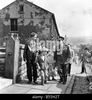 Norman Sapienza: generale Norman saggezza arriva a casa sua città durante le riprese di scene dal film vi era uomo acrooked Foto Stock