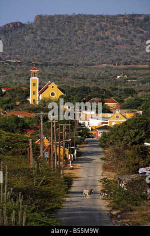 West Indies Bonaire Rincon borgo la strada principale chiesa Foto Stock