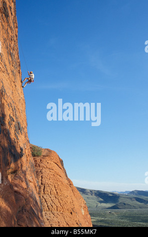 Scalatore in colline di Calico Red Rock Canyon vicino a Las Vegas Nevada USA Foto Stock