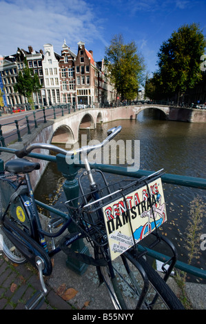 Canale Keizersgracht in Amsterdam con noleggio biciclette Paesi Bassi 2008 Foto Stock