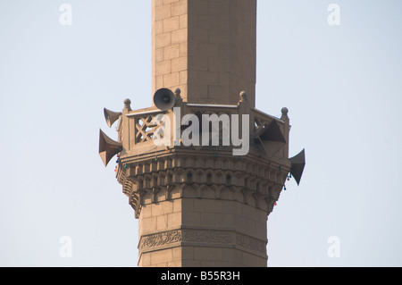 Altoparlanti al minareto della Moschea Zamalek situato nel quartiere Zamalek sull'isola del Nilo di Gezira, al Cairo, Egitto Foto Stock