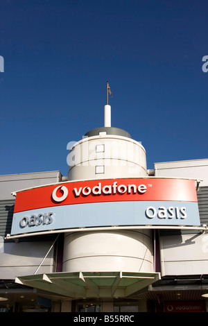 Negozio Vodafone segno a Fort shopping centre in Birmingham Foto Stock