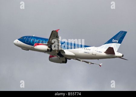 Un Airbus A319 di BMI Foto Stock