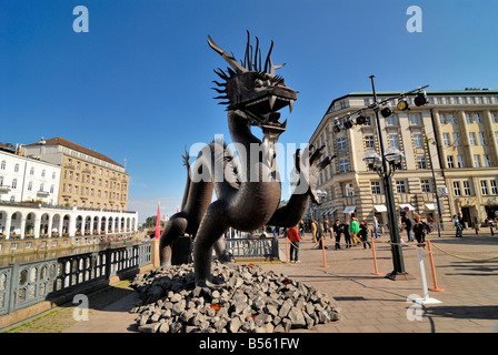 Il drago di rame nel corso del tempo la Cina festival 2008 ad Amburgo. La statua è di sette metri di lunghezza e 5 metri di alta. Amburgo è Foto Stock