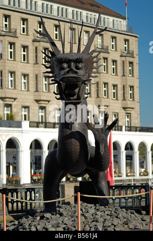 Il drago di rame nel corso del tempo la Cina festival 2008 ad Amburgo. La statua è di sette metri di lunghezza e 5 metri di alta. Amburgo è Foto Stock