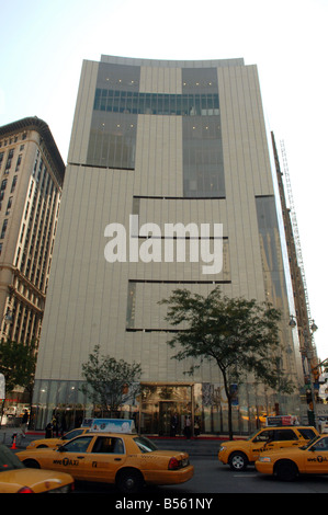 Il Museo delle Arti e Design si apre a Columbus Circle a New York Foto Stock
