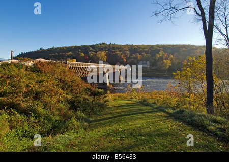 John A. Roebling campata singola ponte di sospensione Foto Stock