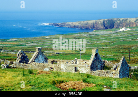 La rovina di una casa presso la costa della sanguinosa Foreland, County Donegal, Irlanda Foto Stock