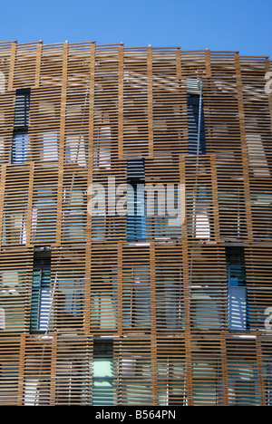 Particolare della facciata di un edificio moderno di Barcellona la Ricerca Biomedica Park PRBB, Carrer de Trelawny, Barcellona Catalonia Spagna Foto Stock