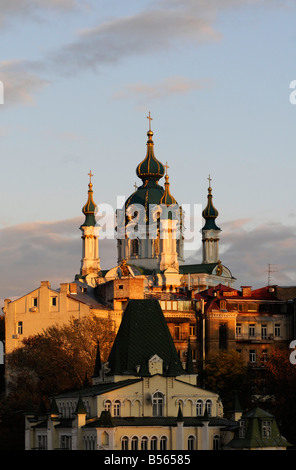 Vista del Sant Andrea Chiesa, un magnifico edificio barocco progettato da Bartolomeo Rastrelli, situato a Kiev, Ucraina Foto Stock