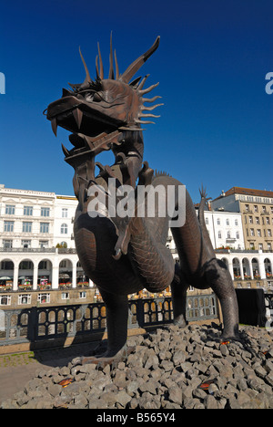 Il drago di rame nel corso del tempo la Cina festival 2008 ad Amburgo. La statua è di sette metri di lunghezza e 5 metri di alta. Amburgo è Foto Stock