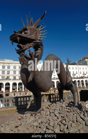 Il drago di rame nel corso del tempo la Cina festival 2008 ad Amburgo. La statua è di sette metri di lunghezza e 5 metri di alta. Amburgo è Foto Stock