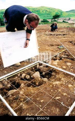 Scavo Archeologico. Post di mappatura fori della tomaia Largie cerchio di legname sito preistorico a Kilmartin Argyll, Scotland, Regno Unito Foto Stock