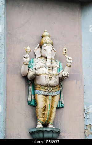 Dio indù Ganesha sulla parte esterna del Sri Mahamariamman Temple, Chinatown, Kuala Lumpur, Malesia Foto Stock