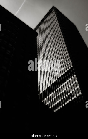 La facciata est della Monadnock Building (sinistra) e Kluczynski Edificio Federale (a destra). Dearborn Street con W. Jackson Blvd. Chicago. Foto Stock