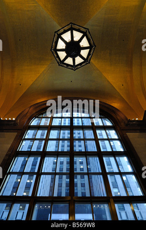 La lobby di 190 South LaSalle edificio, con il suo soffitto a volta foglia oro a soffitto. LaSalle Street. Il Loop. Chicago. Illinois. Stati Uniti d'America Foto Stock