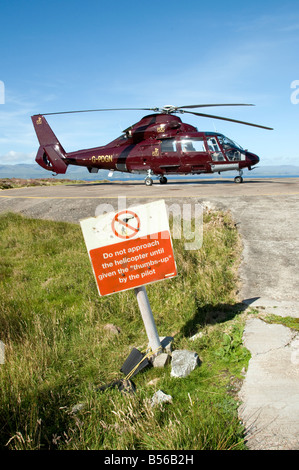 Elisuperficie con Dauphin azionato da PDG su Rona vicino a Skye Scozia Scotland Foto Stock