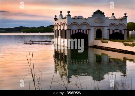 Tramonto sul lago di Banyoles, Spagna Foto Stock